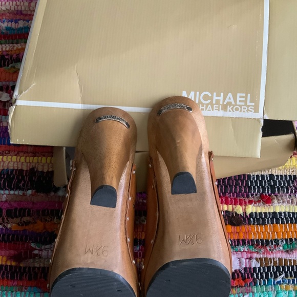 Micheal Kors leather clog 9.5 - Picture 4 of 4